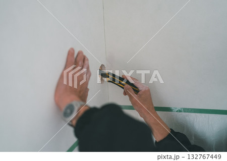 installation of an air conditioner 132767449