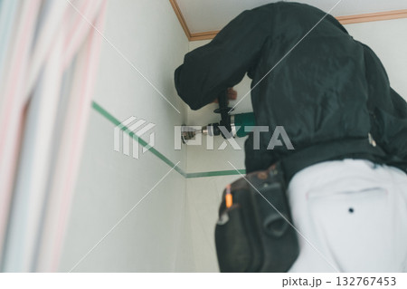 installation of an air conditioner installation of an air conditioner 132767453