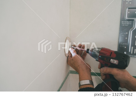 installation of an air conditioner 132767462