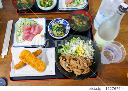 港の民宿の美味しい晩御飯。座間味島座間味港 沖縄県島尻郡慶良間諸島-2025 沖縄本島から40km西 港の民宿の美味しい晩御飯。座間味島座間味港 沖縄県島尻郡慶良間諸島-2025 沖縄本島から40km西 132767644
