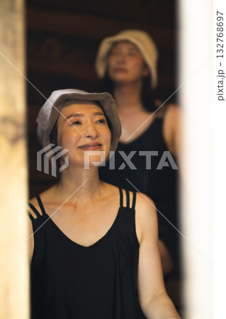サウナを楽しむ女性 132768697