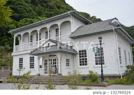 レトロな洋館風カフェ レトロな洋館風カフェ 132769324