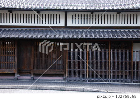 京都伏見の酒蔵 132769369