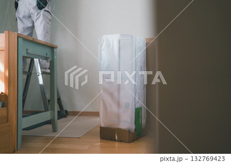 installation of an air conditioner installation of an air conditioner 132769423