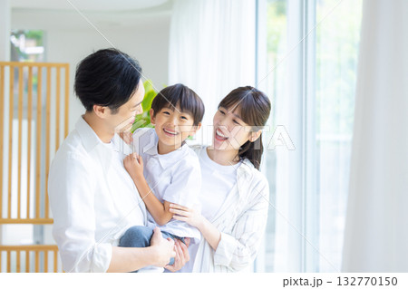 ファミリー　家族のポートレート 132770150