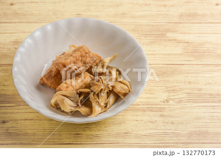 舞茸と厚揚げの炊き合わせ 舞茸と厚揚げの炊き合わせ 132770173