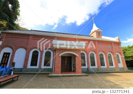 【長崎県】晴天のカトリック井持浦教会(五島列島 福江島) 【長崎県】晴天のカトリック井持浦教会(五島列島 福江島) 132771341