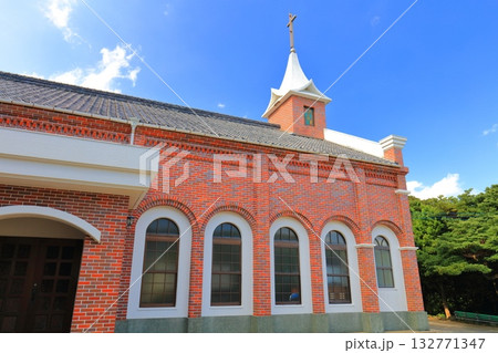 【長崎県】晴天のカトリック井持浦教会(五島列島 福江島) 【長崎県】晴天のカトリック井持浦教会(五島列島 福江島) 132771347