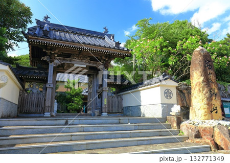 【長崎県】晴天の大宝寺(五島列島 福江島) 【長崎県】晴天の大宝寺(五島列島 福江島) 132771349