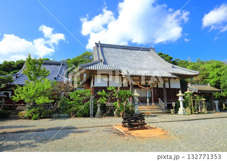 【長崎県】晴天の大宝寺（五島列島　福江島） 132771353