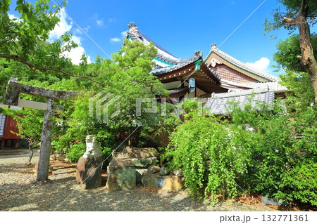 【長崎県】晴天の大宝寺（五島列島　福江島） 132771361