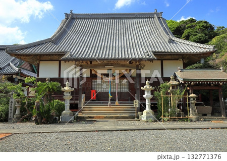 【長崎県】晴天の大宝寺（五島列島　福江島） 132771376