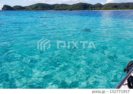 座間味島の無人島渡し船。安室島、嘉比島、安慶名敷島へゆける。座間味島座間味港 沖縄県島尻郡慶良間諸島 座間味島の無人島渡し船。安室島、嘉比島、安慶名敷島へゆける。座間味島座間味港 沖縄県島尻郡慶良間諸島 132771957