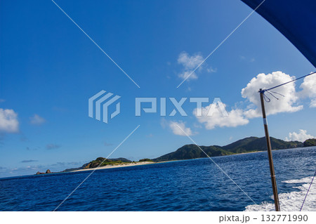 座間味島の無人島渡し船。安室島、嘉比島、安慶名敷島へゆける。座間味島座間味港 沖縄県島尻郡慶良間諸島 132771990