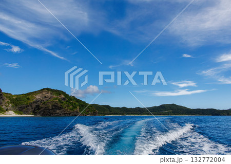 座間味島の無人島渡し船。安室島、嘉比島、安慶名敷島へゆける。座間味島座間味港 沖縄県島尻郡慶良間諸島 座間味島の無人島渡し船。安室島、嘉比島、安慶名敷島へゆける。座間味島座間味港 沖縄県島尻郡慶良間諸島 132772004