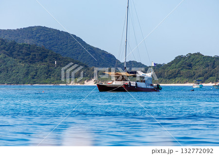 座間味島の無人島渡し船。安室島、嘉比島、安慶名敷島へゆける。座間味島座間味港 沖縄県島尻郡慶良間諸島 座間味島の無人島渡し船。安室島、嘉比島、安慶名敷島へゆける。座間味島座間味港 沖縄県島尻郡慶良間諸島 132772092