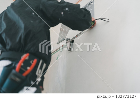 installation of an air conditioner installation of an air conditioner 132772127