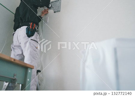 installation of an air conditioner installation of an air conditioner 132772140