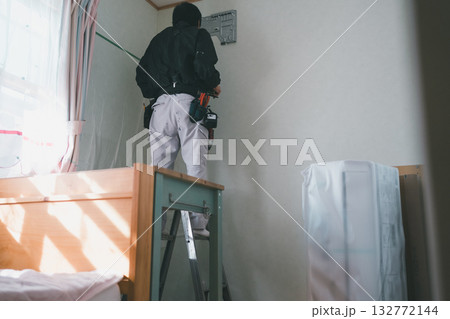 installation of an air conditioner installation of an air conditioner 132772144