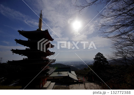 基山町 本福寺五重塔 御廟への石段より 基山町 本福寺五重塔 御廟への石段より 132772388