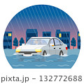 夜間に冠水した道路を走行する車_ドーム型 132772688
