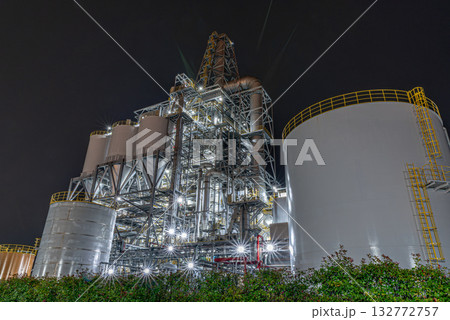 バイオマス発電所夜景 132772757
