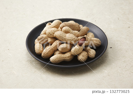 塩ゆで落花生 132773025