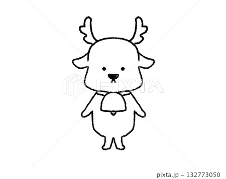 正面を向いたトナカイのキャラクター 132773050