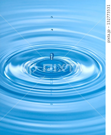 【AI生成画像】しずくと波紋のハーモニー 132773531