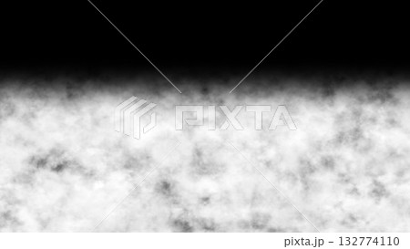 演出に便利な半面スモーク素材（黒背景） 132774110