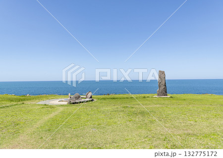 秋田県男鹿市 北緯40°モニュメントと周辺の風景 秋田県男鹿市 北緯40°モニュメントと周辺の風景 132775172