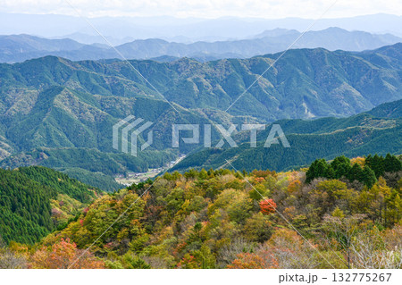 秋の茶臼山高原（愛知県）スカイガーデンからの眺望 132775267