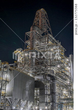 バイオマス発電所夜景 132775568