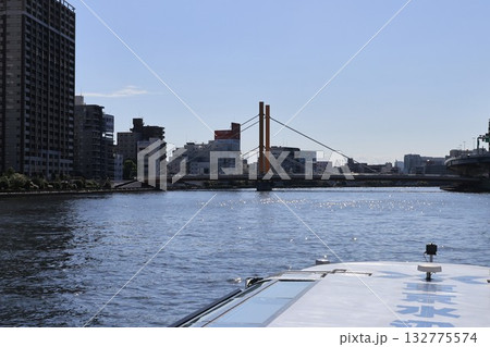 お台場に向かう観光船からの風景 お台場に向かう観光船からの風景 132775574