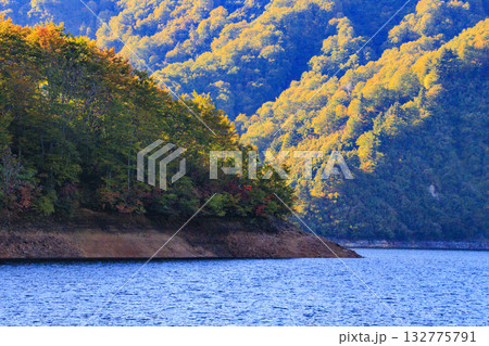奥只見湖　周遊コース　秋 132775791