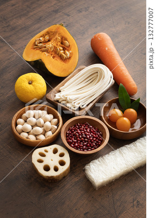 冬至の七種とゆずと小豆 冬至の食べ物 冬至の七種とゆずと小豆 冬至の食べ物 132777007