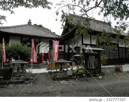 愛知県金谷の利生寺の境内 132777207