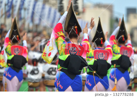 本場徳島阿波踊り 演舞場に踊り込む 本場徳島阿波踊り 演舞場に踊り込む 132778288