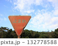 「止まれ」と書かれた道路標識と青空 132778588