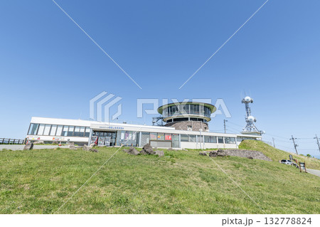 秋田県男鹿市　寒風山回転展望台 132778824