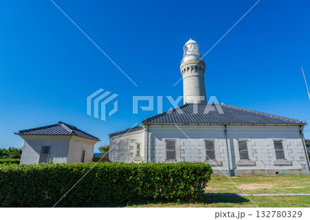山口県下関市 角島の青空に映える角島灯台 山口県下関市 角島の青空に映える角島灯台 132780329