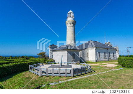 山口県下関市 角島の青空に映える角島灯台 山口県下関市 角島の青空に映える角島灯台 132780338