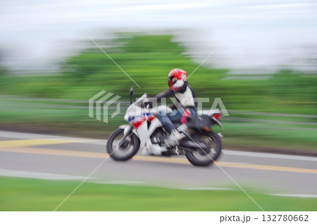 深緑の青山高原にてバイク流し撮り 132780662