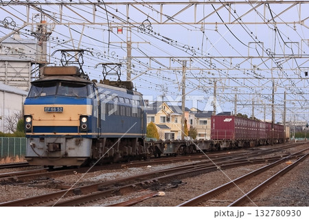 東海道貨物線を長大編成で走行するEF66-52号機牽引の貨物列車_2011/1/5撮影 東海道貨物線を長大編成で走行するEF66-52号機牽引の貨物列車_2011/1/5撮影 132780930