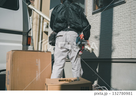 installation of an air conditioner installation of an air conditioner 132780981