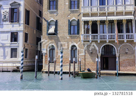 船の上から見るイタリア・ベネチアの街の風景 132781518