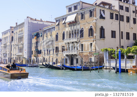 船の上から見るイタリア・ベネチアの街の風景 132781519