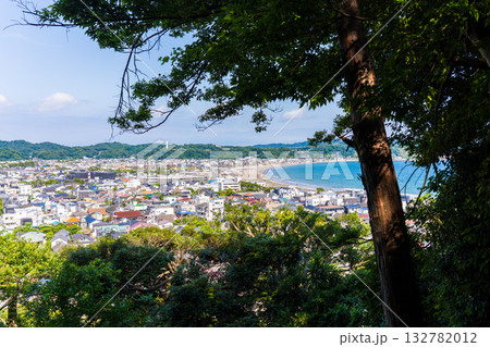 日本の鎌倉にある長谷寺から見る海 132782012