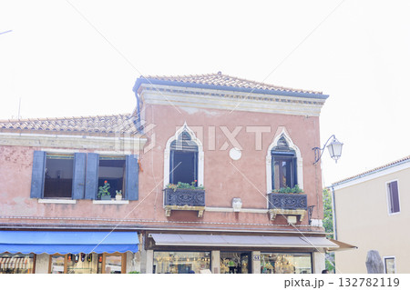 イタリアのカラフルな建物 132782119