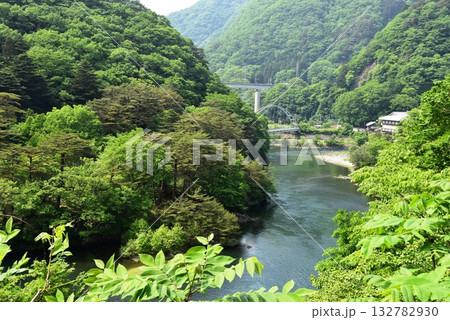日光市川治温泉 鬼怒川と川治温泉の町並み 日光市川治温泉 鬼怒川と川治温泉の町並み 132782930